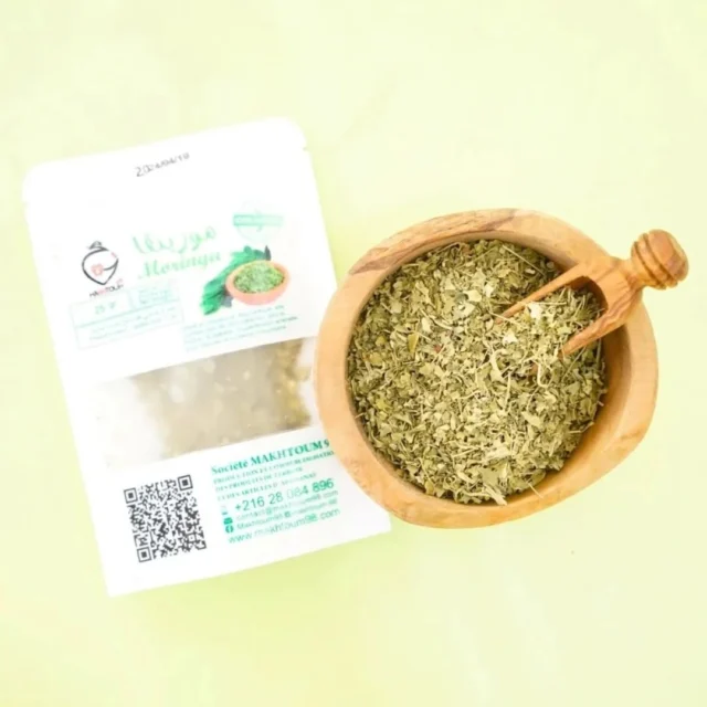 🍵 نهار الأحدفي الشتاء؟ خليك في الدار وعيّشها صحة وراحة مع تيزانا الأعشاب الطبيعية! 🏡☁️
شنوا رايك في كاس دفا وصحة🍵؟
 كل نبتة نابتة فيها حكمة ثابتة:

🌿 إكليل الجبل: يعاون على التركيز ويخفف التوتر، مثالي لتصفية الذهن بعد أسبوع متعب.
🍃 زعتر الجبل: يقوي المناعة، ينظف الحلق ويبعد عليك نزلات البرد، خاصة في الشتاء.
🌱 ميرامية: تريح المعدة وتساعد على الهضم، ممتازة بعد وجبة ثقيلة.
🌸 الخزامة: تهدي الأعصاب وتعطيك نوم عميق وراحة بال، جرّبها قبل ما ترقد.
🌼 بابونج: يقلل الالتهابات ويهدّي الأعصاب، حل مثالي للراحة النفسية بعد اسبوع شاق.
🍀 مورينڤا: كنز غذائي للطاقة والحيوية، غني بالفيتامينات والمعادن باش تبدا اسبوعك بحيوية.

كل الأعشاب عندنا طبيعية 100%، معبأة بعناية، توصلك حتى لباب دارك وين ما تكون! 🚪

📲 كلمنا على الواتساب: 28084896
🌐 زورنا: www.makhtoum98.tn
#healthyfood #منتوج_تونسي #مختوم #مورنڤا