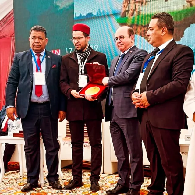 🏆 Makhtoum 98 honoré lors de l'événement "Investir à Médenine" 🌍✨

C'est avec une immense fierté que Makhtoum 98 a été honoré aujourd'hui lors de la 1ère édition d'Investir à Médenine ! 🏅 Un grand merci à M. le Ministre du Tourisme et de l'Artisanat pour la remise du trophée et pour son soutien au développement des initiatives locales.

Ce prix est le fruit de notre engagement, de notre passion et de notre vision pour faire rayonner notre projet à l’échelle nationale et internationale 🌱🚀.

Un immense merci à tous ceux qui nous ont soutenus dans cette belle aventure et à toute l'équipe d'évaluation pour leur confiance ! 🙏❤️

#Makhtoum98 #InvestirÀMédenine #Artisanat #Tradition #Innovation #Entrepreneuriat #Tunisie